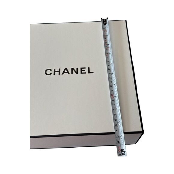 AUTHENTIC CHANEL BOX - Picture 3 of 5